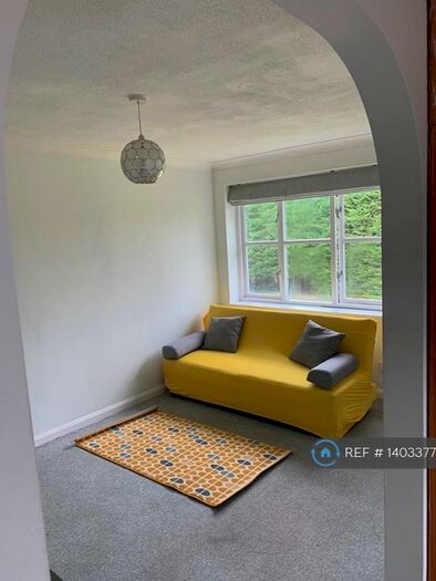 1 Bedroom Flat To Rent In Worcester Gardens, Slough, SL1
