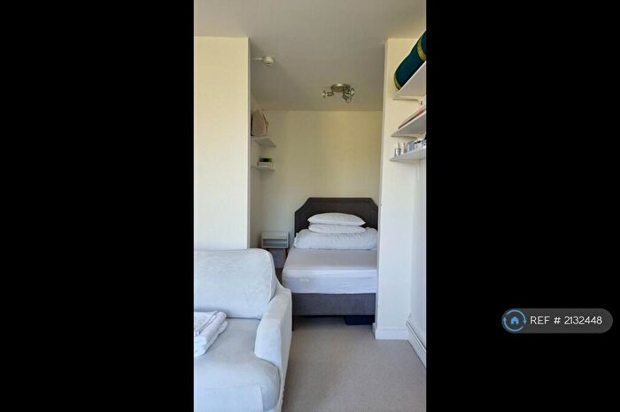 Studio To Rent In Extra Large Bright Studio, London, SE20