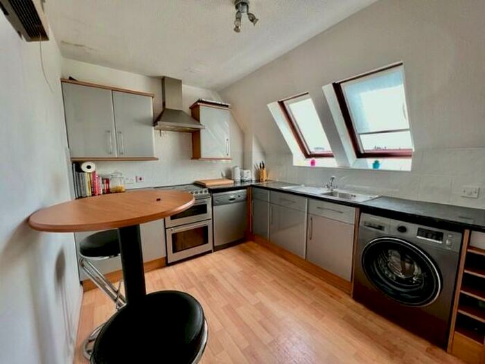 1 Bedroom Apartment To Rent In Fawkner Close, Chelmer Village, Chelmsford, CM2