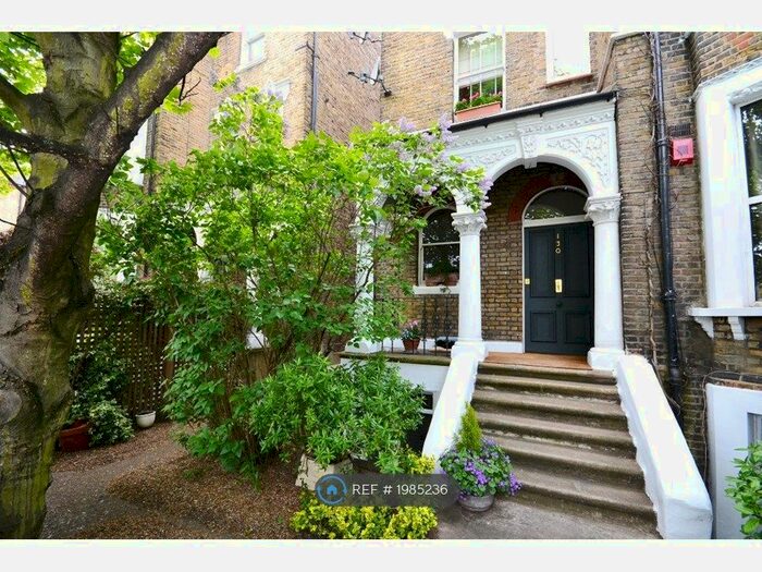 2 Bedroom Flat To Rent In Cavendish Road, Clapham South, SW12