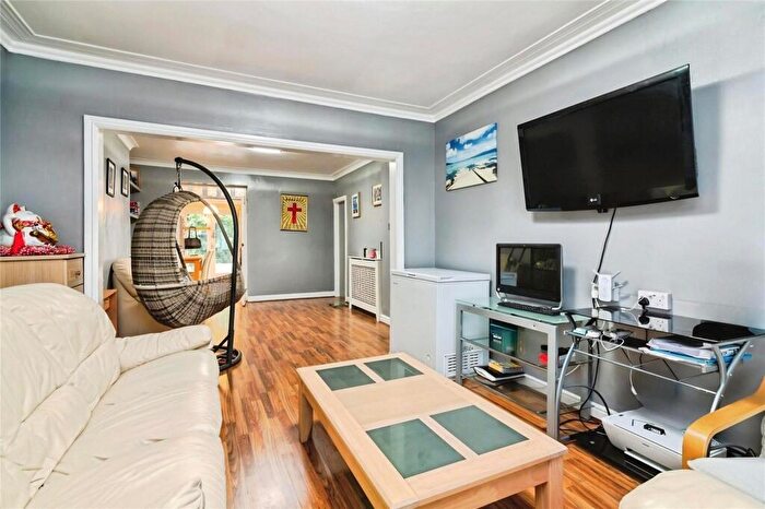 3 Bedroom Semi-Detached House For Sale In Morley Avenue, Nottingham, Nottinghamshire, NG3