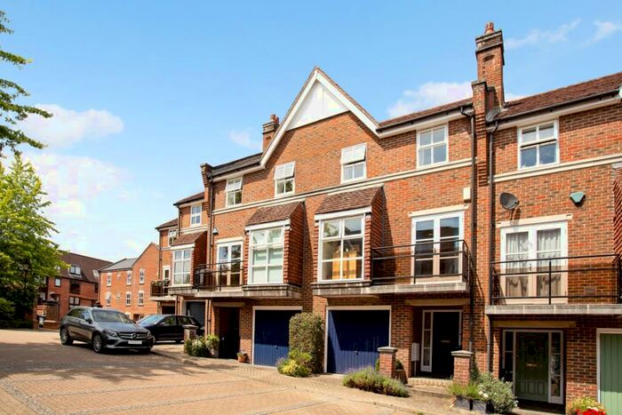 3 Bedroom Terraced House To Rent In Marston Gate Winchester, SO23