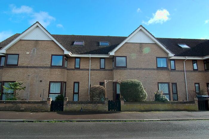 1 Bedroom Flat To Rent In Kenilworth Court, Melksham, Melksham, Wiltshire, SN12