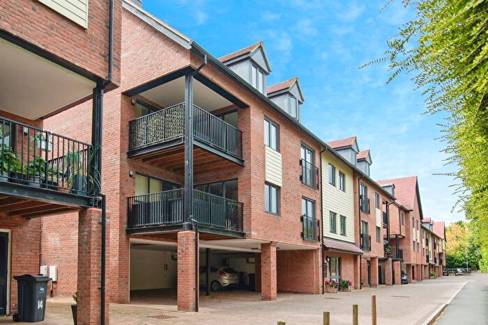 3 Bedroom Flat For Sale In Gospel Place, Malvern, WR14