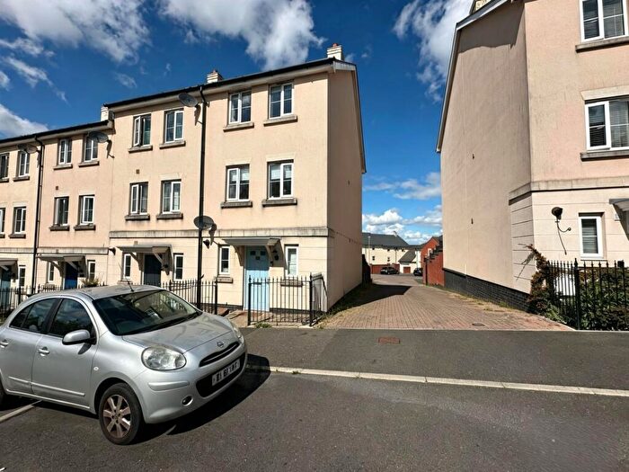 3 Bedroom End Of Terrace House For Sale In Roscoff Road, Dawlish, EX7