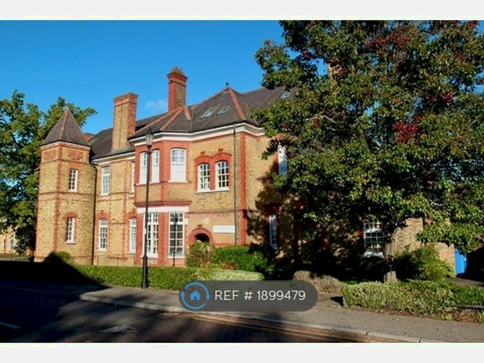 2 Bedroom Flat To Rent In Pennington Drive, London, N21