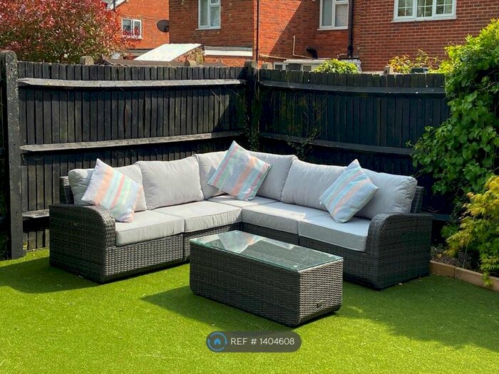 2 Bedroom Semi-Detached House To Rent In Windmill Road, Mortimer Common, Reading, RG7