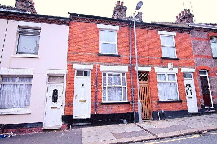 3 Bedroom Property To Rent In Strathmore Avenue, Luton, LU1
