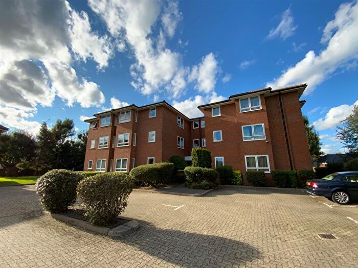 1 Bedroom Flat To Rent In Gunnersbury Gardens, Acton, W3