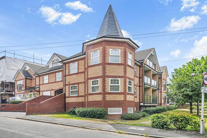 2 Bedroom Apartment For Sale In Stag Lane, Buckhurst Hill, IG9