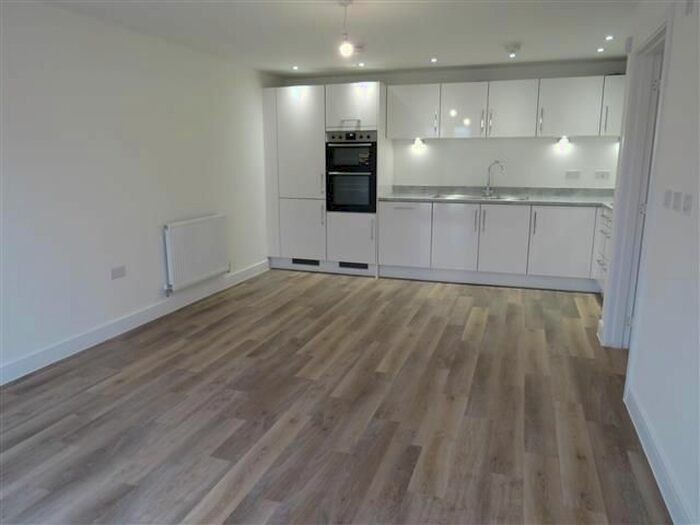 2 Bedroom Flat To Rent In Charlbury Road, Crawley, RH10