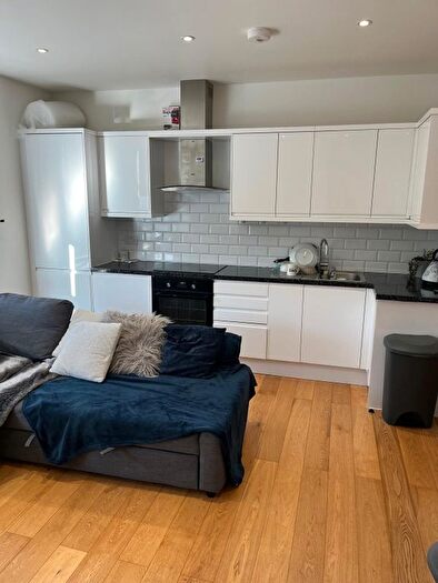 2 Bedroom Flat To Rent In Brent Street, London, NW4