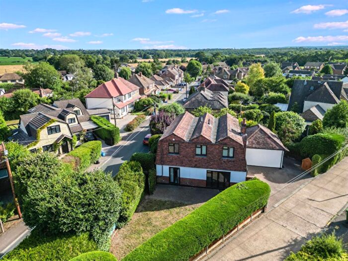 4 Bedroom Detached House For Sale In Middle Road, Ingrave, Brentwood, CM13