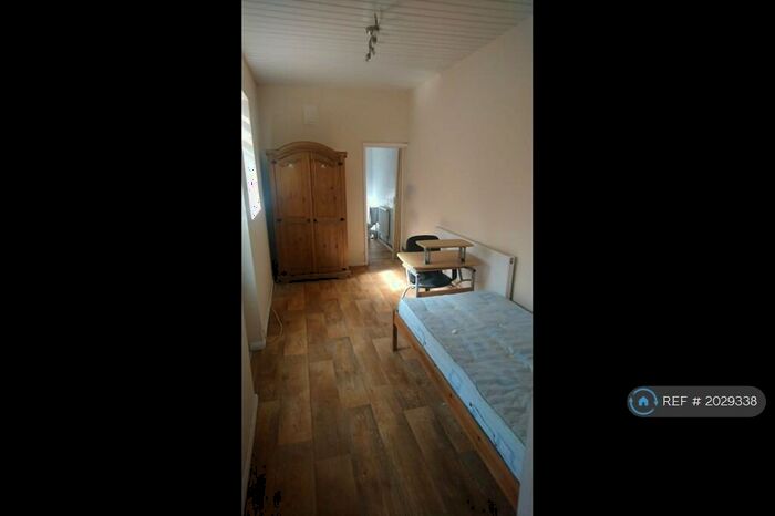 Studio To Rent In Allesley Old Road, Coventry, CV5