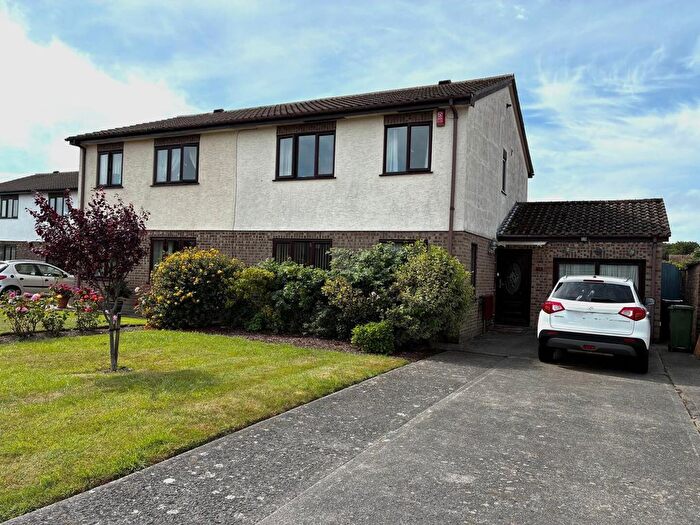 4 Bedroom Semi-Detached House For Sale In Caernarvon Way, Burnham-On-Sea, TA8