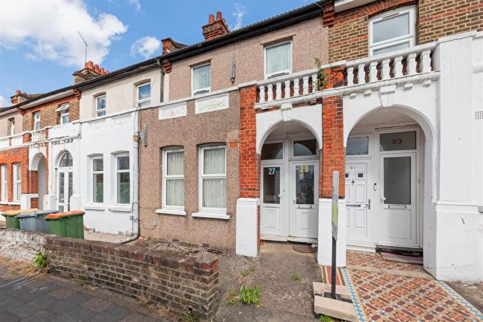 2 Bedroom Apartment For Sale In Green Street, Forest Gate, E7
