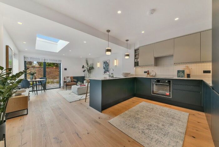3 Bedroom Flat To Rent In Halliwell Road, Ipswich, Suffolk, IP4