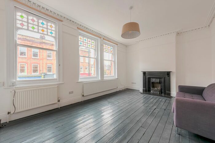 2 Bedroom Flat To Rent In Abbeville Road, Clapham, London SW4
