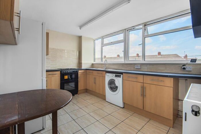 3 Bedroom Apartment To Rent In Abingdon, Oxfordshire, OX14