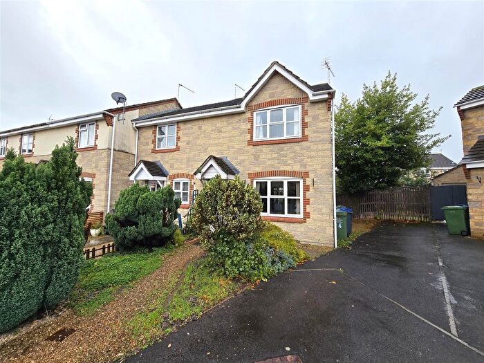 3 Bedroom End Terrace House For Sale In Chester Way, Chippenham, SN14