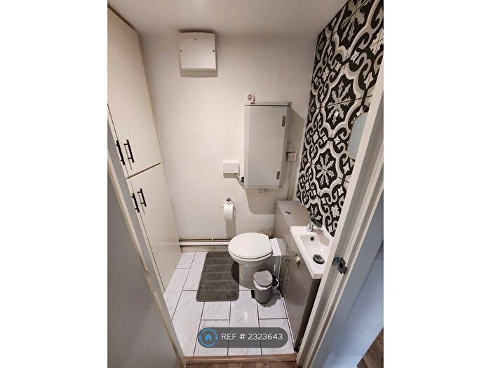 3 Bedroom Flat To Rent In Mill Apartments, London, SE13