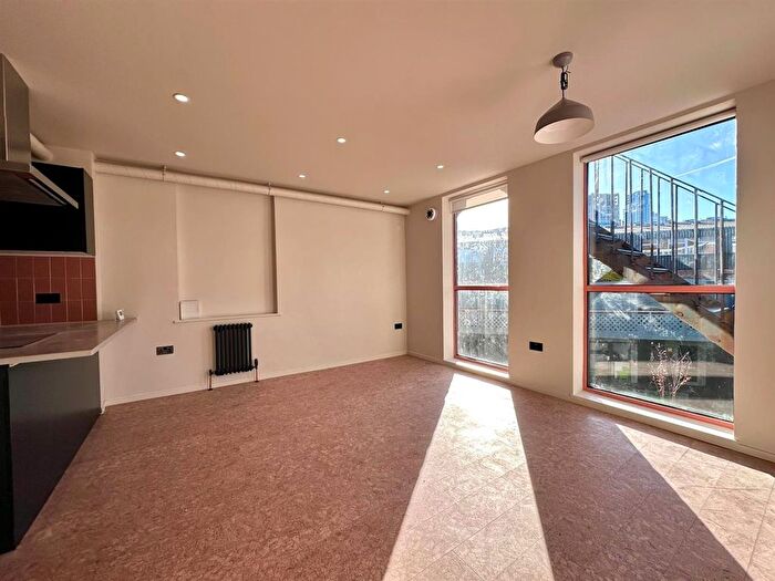 2 Bedroom Property To Rent In Overbury Road, London, N15