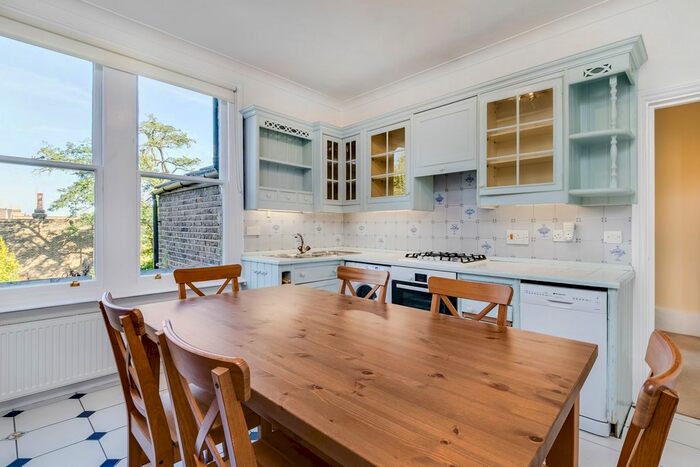 2 Bedroom Flat To Rent In East Hill, Wandsworth, SW18