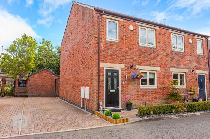 3 Bedroom Semi-Detached House For Sale In Brook Meadow Close, Tyldesley, M29