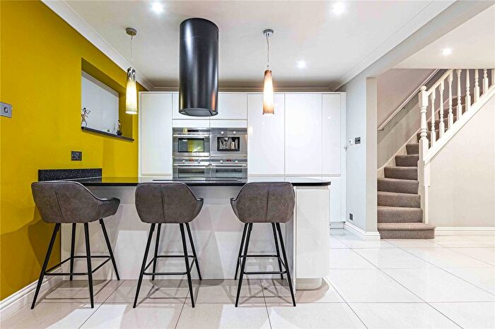 5 Bedroom End Of Terrace House For Sale In Long Chaulden, Chaulden, Hemel Hempstead, Hertfordshire, HP1