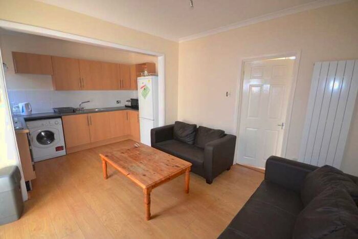 3 Bedroom Terraced House To Rent In Edgehill Street, Town, RG1