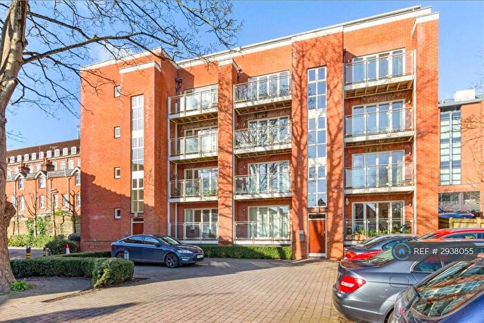 2 Bedroom Flat To Rent In Cross Street, Winchester, SO23