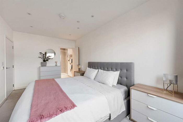 2 Bedroom Apartment For Sale In Shipbuilding Way, Upton Park, E13