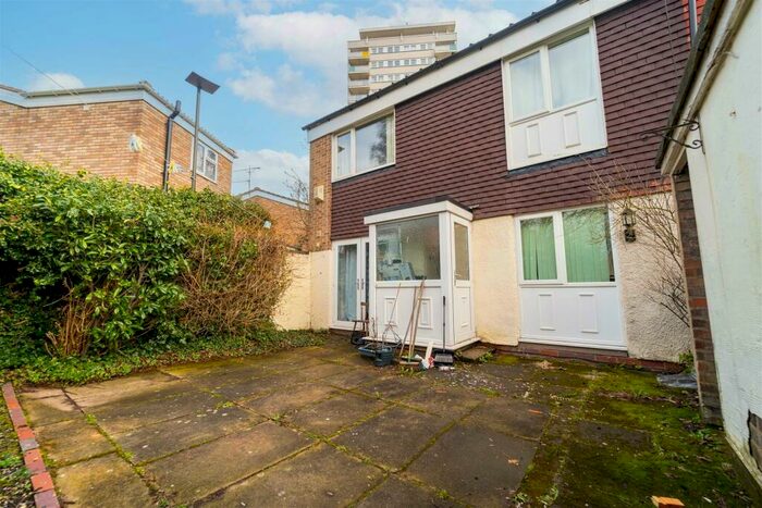 4 Bedroom House To Rent In Metchley Drive, Birmingham, B17