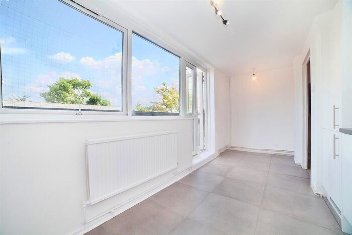 2 Bedroom Flat To Rent In Leontine Close, London, SE15