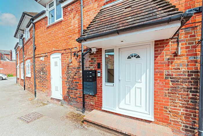 1 Bedroom Apartment To Rent In Broad Street Walk, Wokingham, RG40