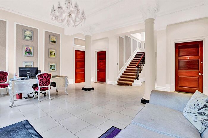 3 Bedroom Flat To Rent In Wimbledon Park Side, London, SW19