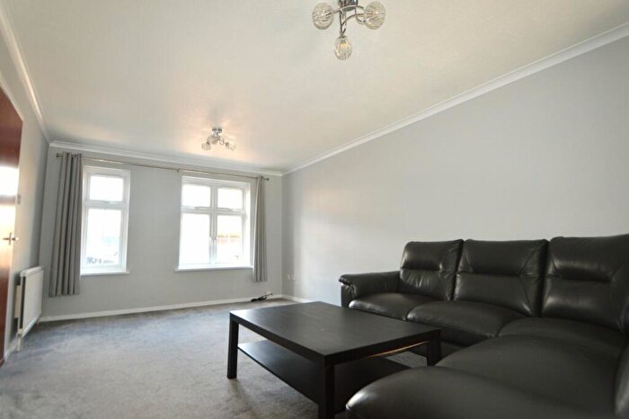 3 Bedroom House To Rent In Rochfords Gardens, Slough, Berkshire, SL2
