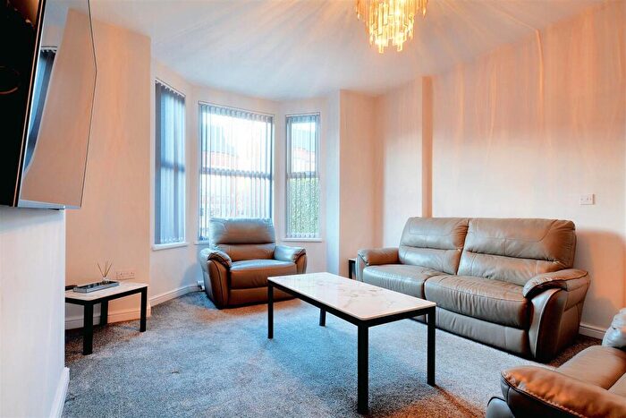 5 Bedroom Semi-Detached House For Sale In Premier Road, Nottingham, NG7
