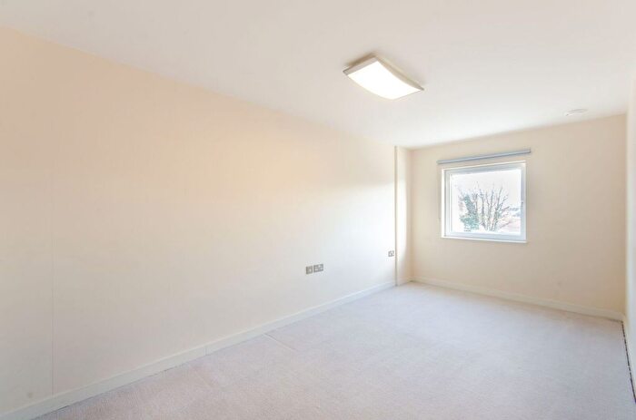 2 Bedroom Flat To Rent In The Green, Ealing, Southall, UB2