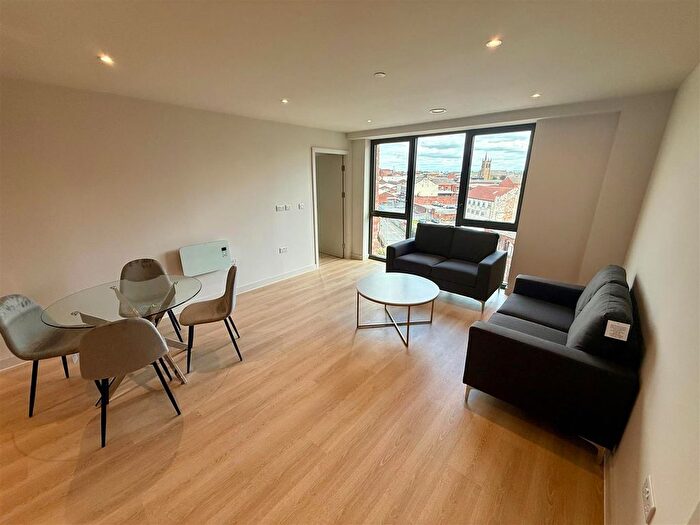2 Bedroom Flat To Rent In Waterhouse Gardens, Manchester, M3