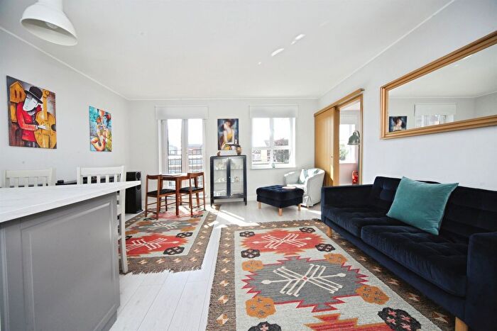 3 Bedroom Flat For Sale In Grove Road, Luton, LU1