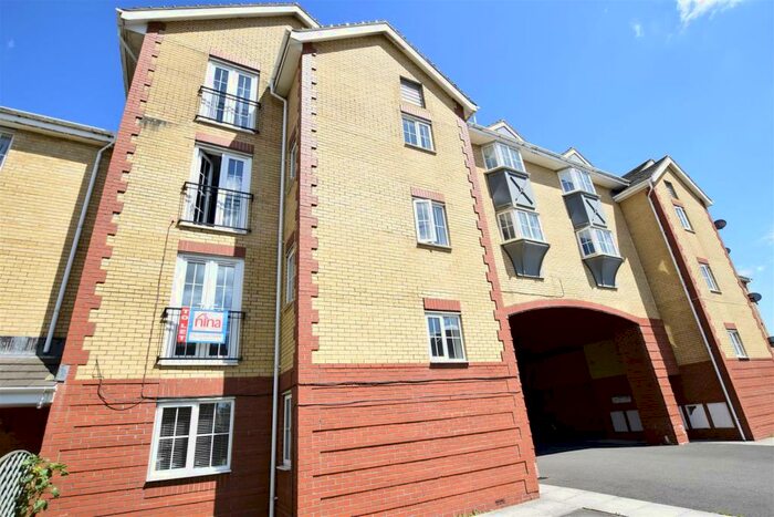 2 Bedroom Flat To Rent In Gerddi Margaret, Barry, CF62