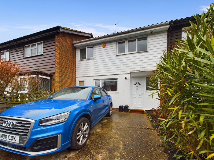 3 Bedroom Terraced House To Rent In Longheath Gardens, Croydon, Surrey, CR0