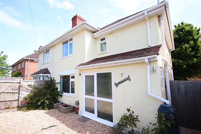 3 Bedroom Semi-Detached House To Rent In Hillside Road, Lymington, SO41