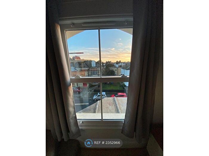 1 Bedroom Flat To Rent In Cheriton Road, Folkestone, CT20