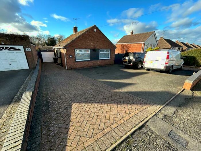 2 Bedroom Detached Bungalow To Rent In Lansdowne Road, Halesowen, West Midlands, B63