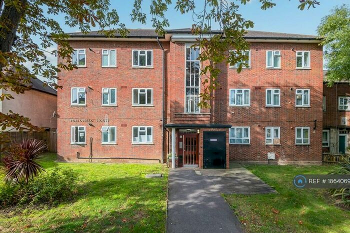 3 Bedroom Flat To Rent In Portobello House, London, SE27
