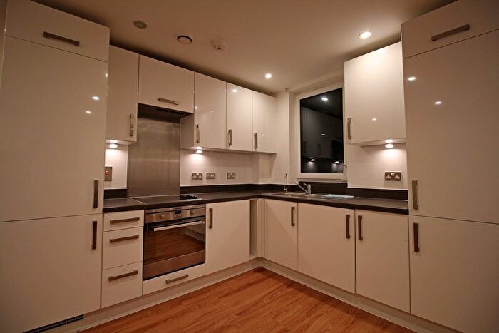 2 Bedroom Flat To Rent In Pontes Avenue, Hounslow, TW3