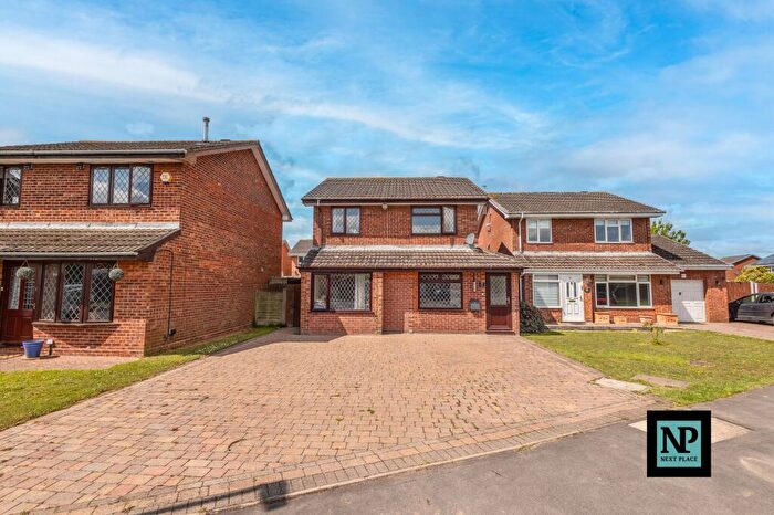3 Bedroom Detached House For Sale In Sycamore Road, Kingsbury, B78