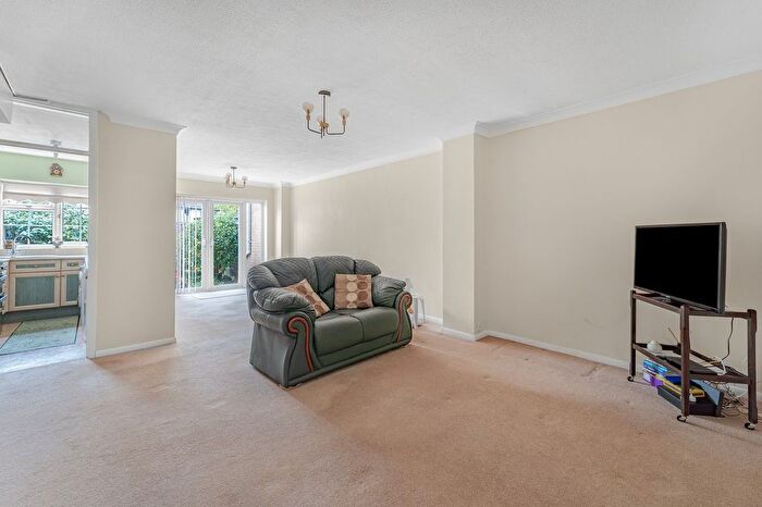 3 Bedroom Terraced House For Sale In Fairlawns Close, Staines-Upon-Thames, TW18